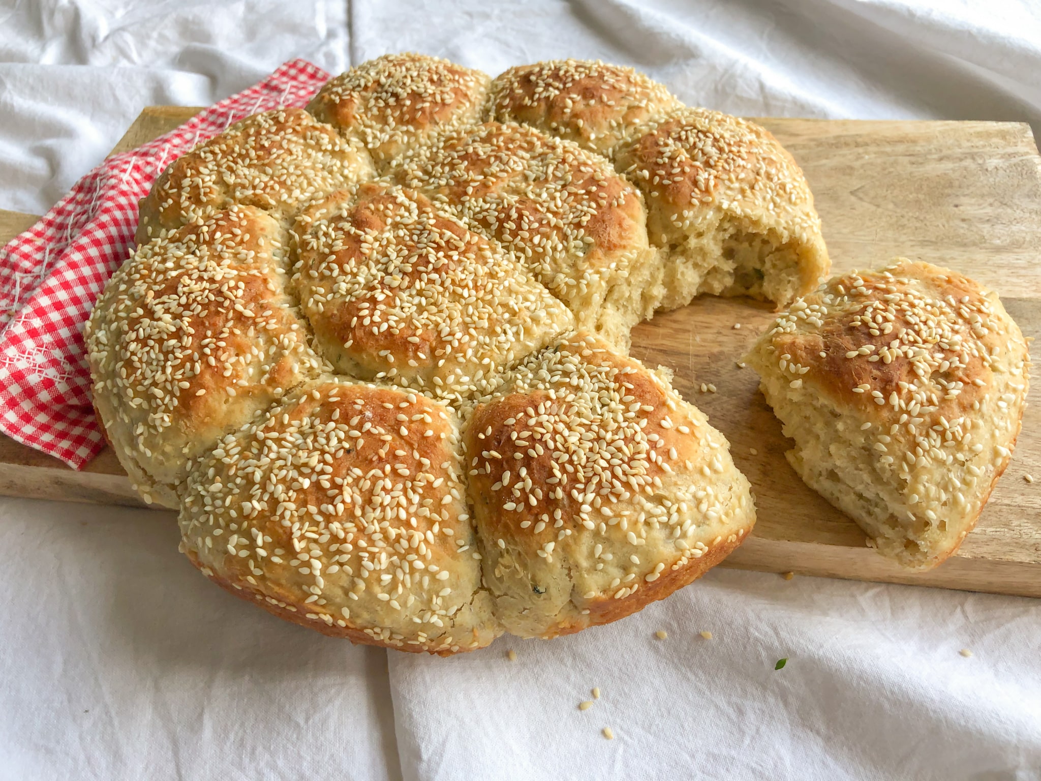 Soft Pull-apart Bread With Herbs And Seeds - Caramel Crew